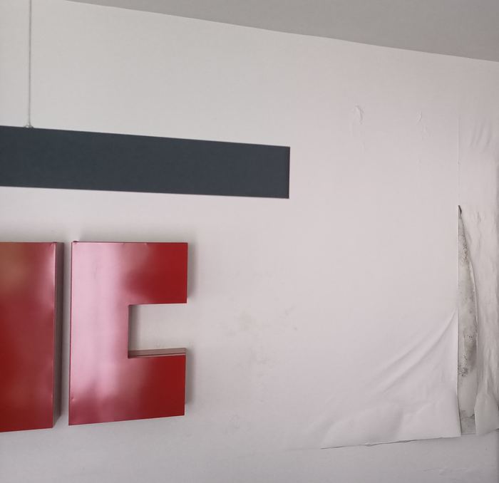 Infiltration au plafond et décollement du revêtement mural